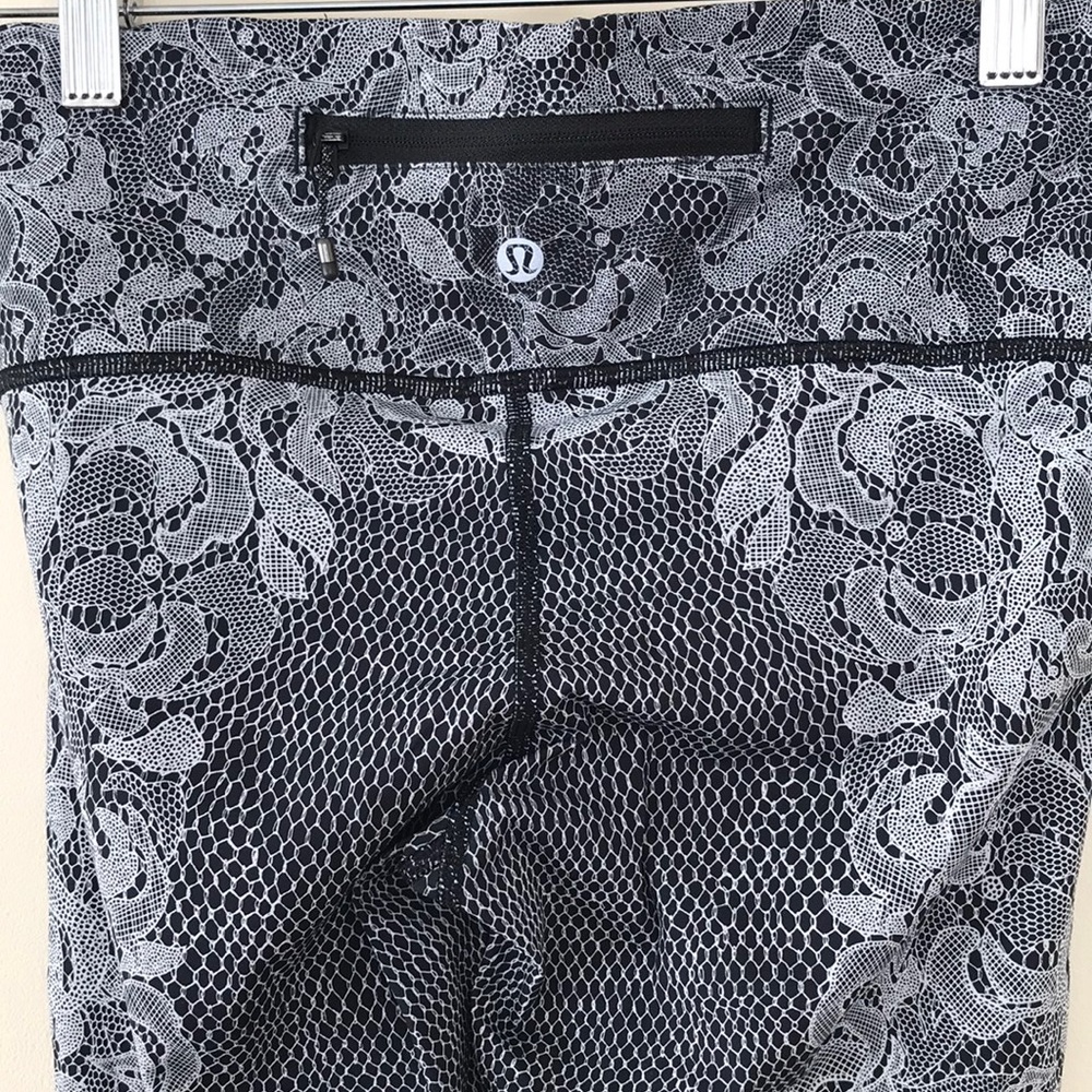 Lululemon high rise leggings size 6 - Picture 4 of 6